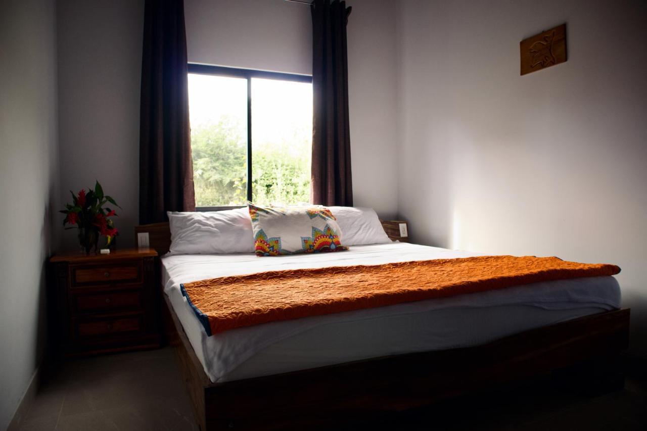 Jungle Home With King Beds -5 Minutes From The Beach Увита Экстерьер фото
