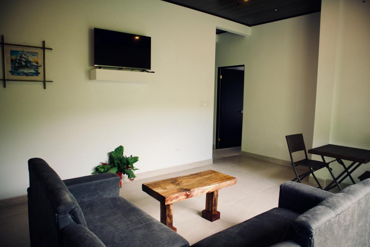 Jungle Home With King Beds -5 Minutes From The Beach Увита Экстерьер фото