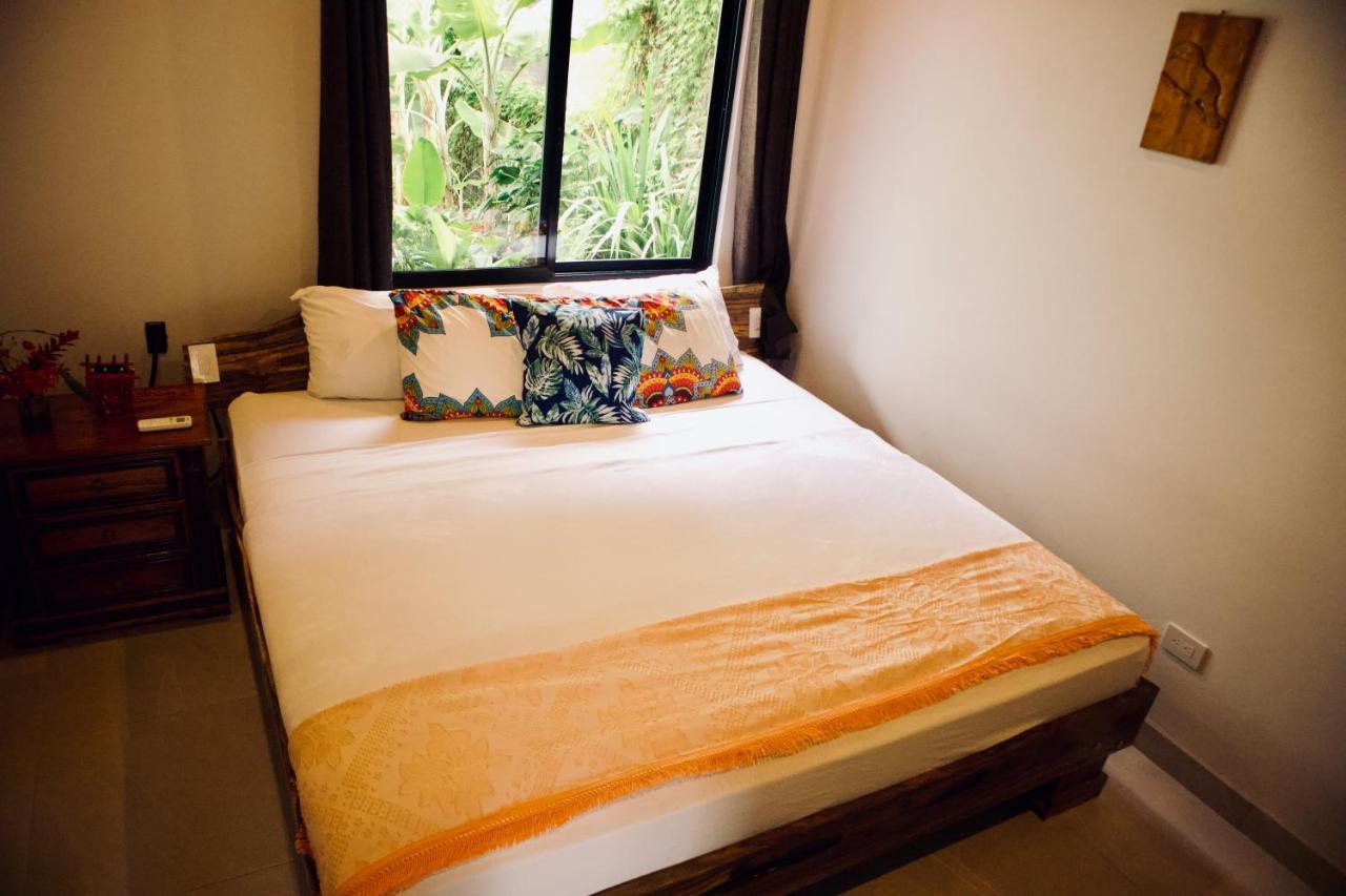 Jungle Home With King Beds -5 Minutes From The Beach Увита Экстерьер фото